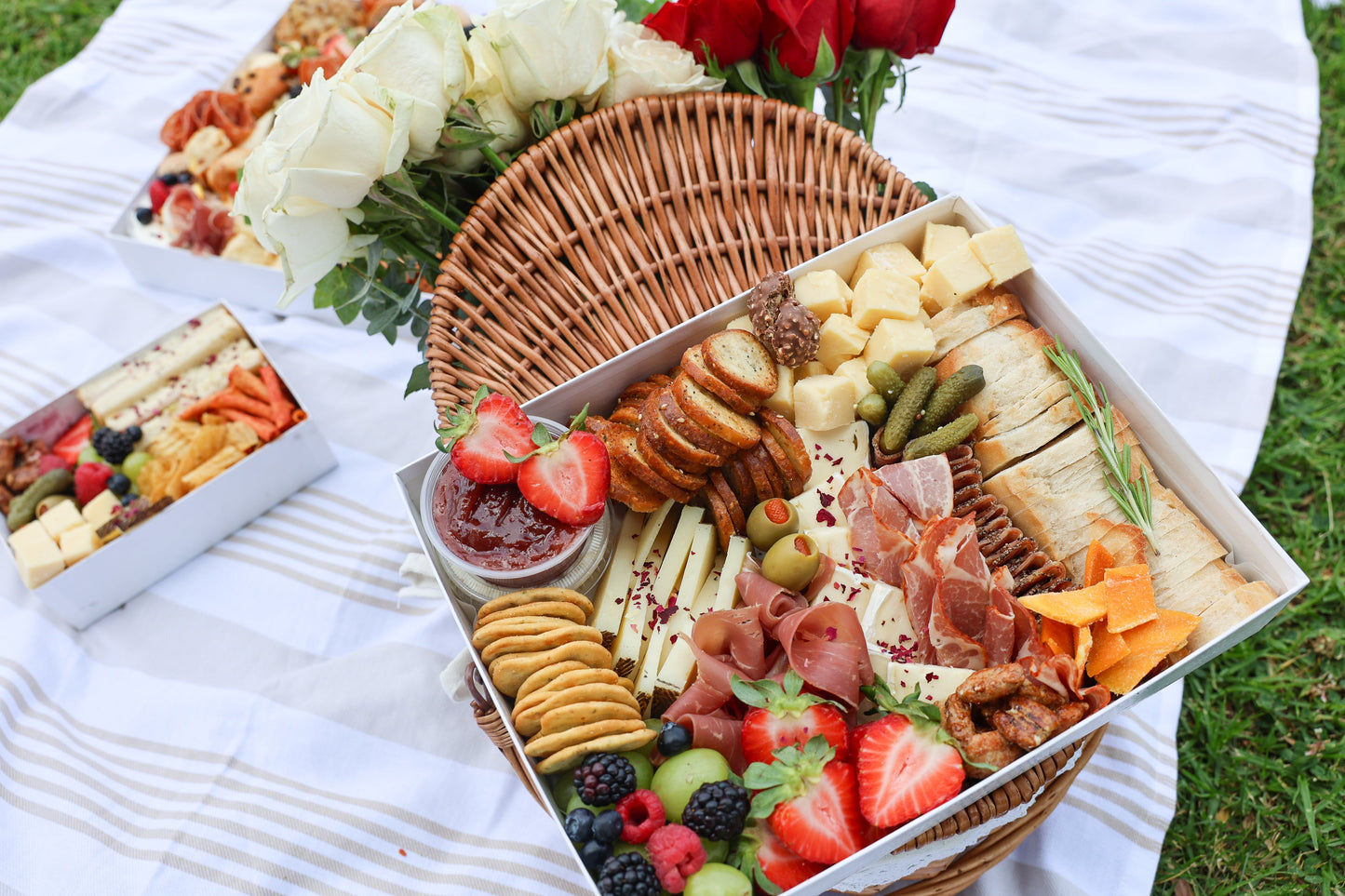 Medium Charcuterie Board – Luxe Grazing Box for 3–5 People