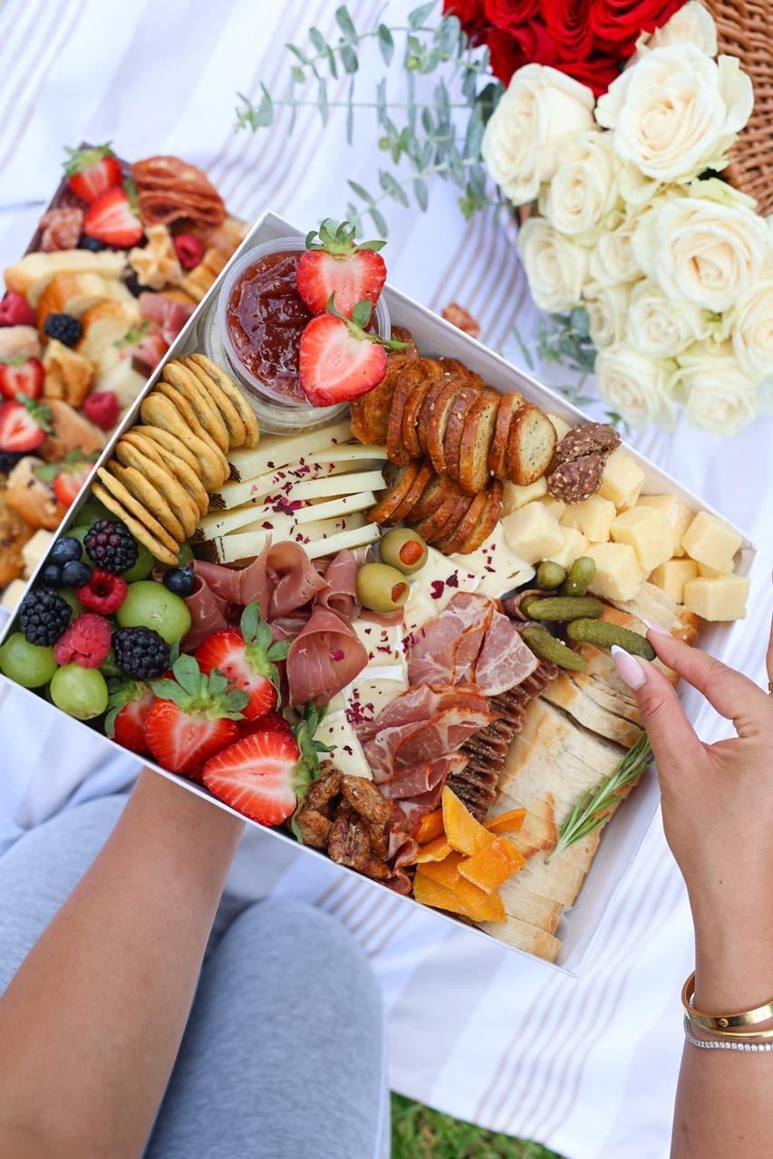 Medium Charcuterie Board – Luxe Grazing Box for 3–5 People